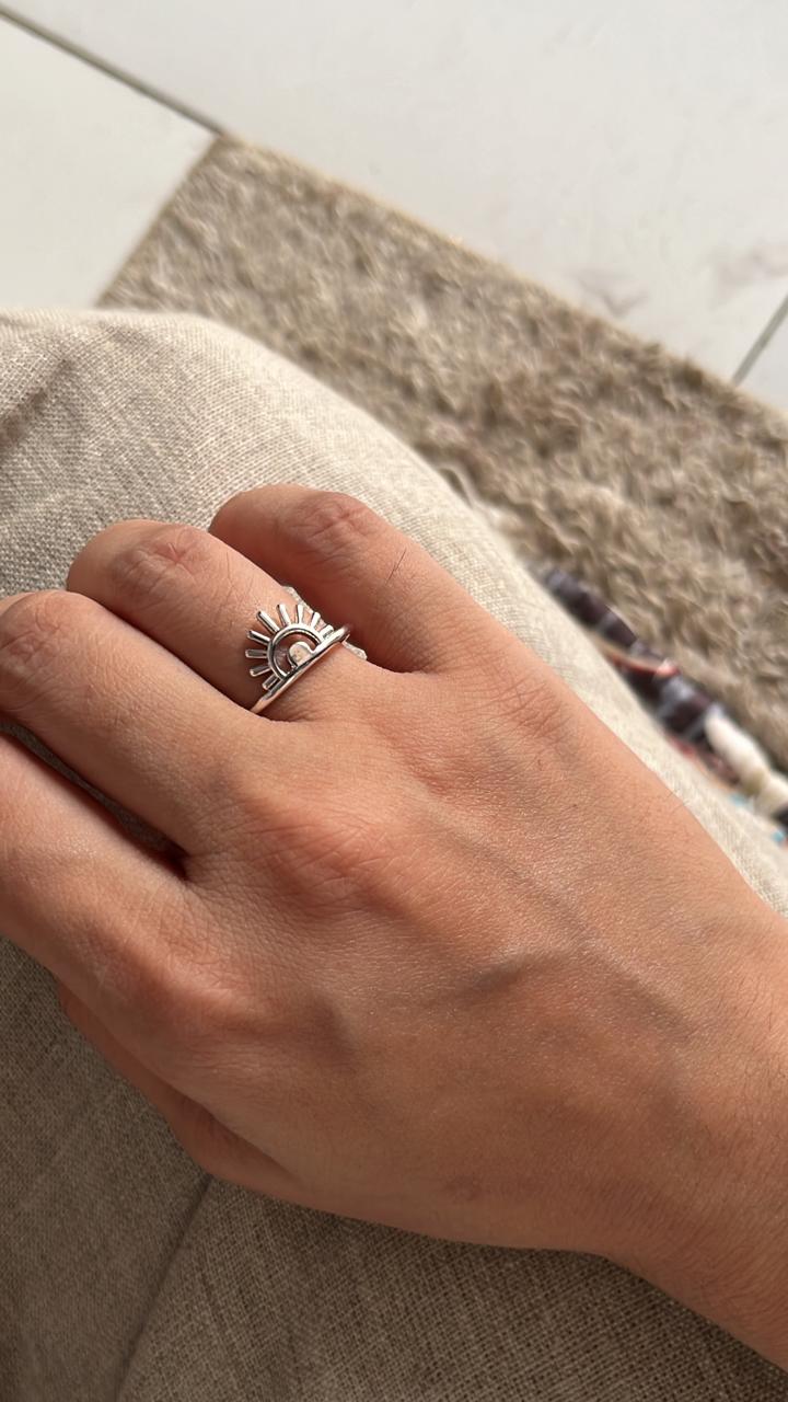 Charming sunrise motif silver ring