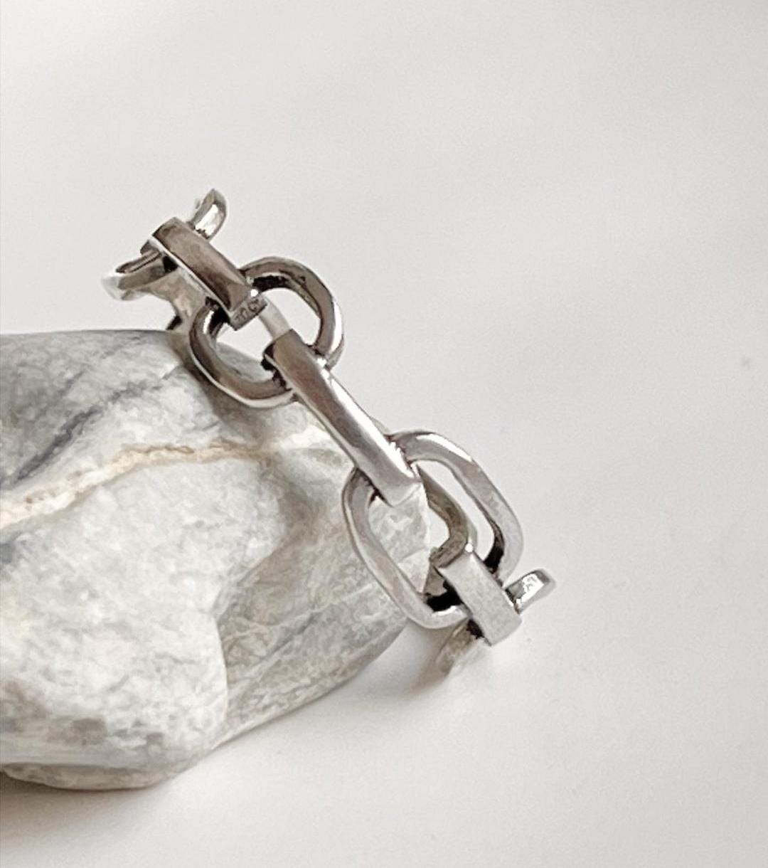 Handcrafted Link Band Silver Ring with Intricate Detailing