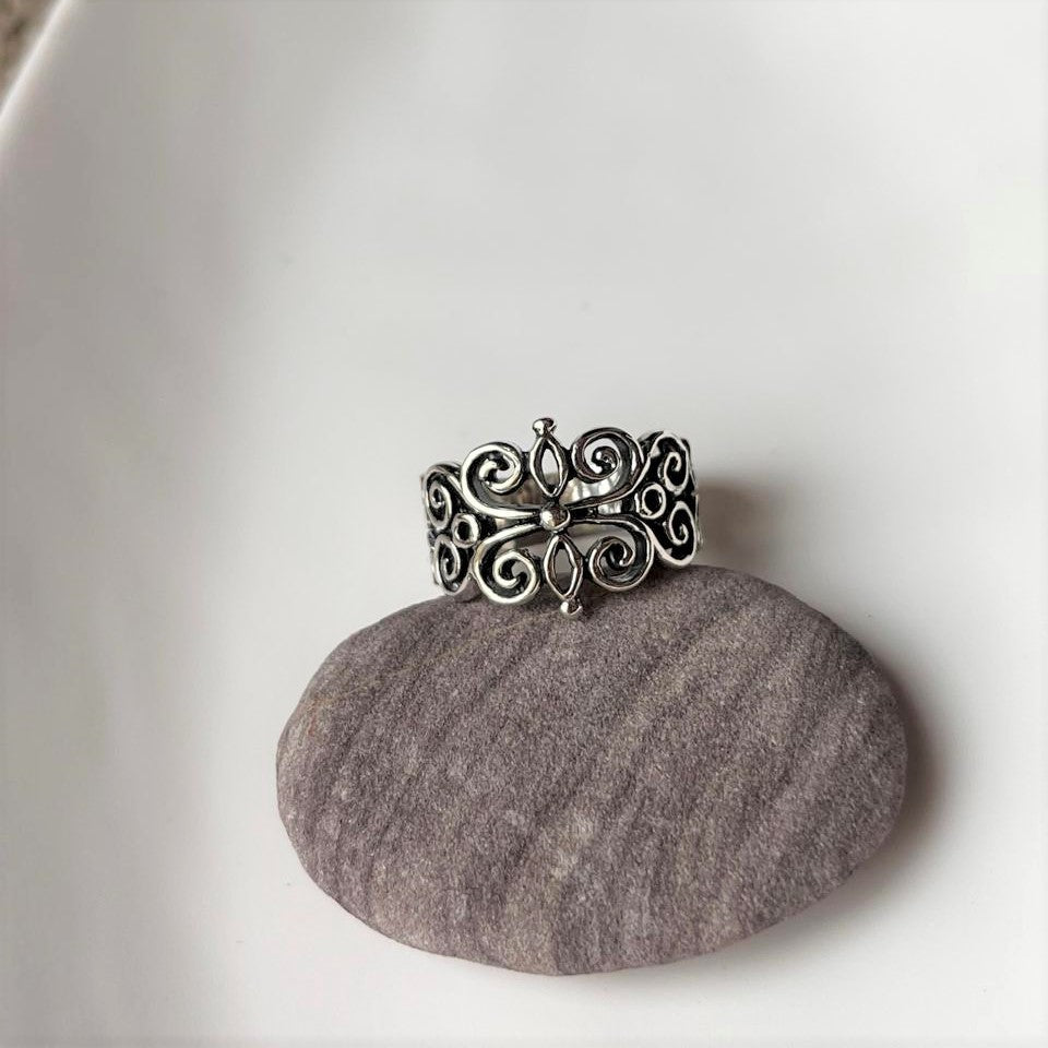 Vintage Chunky Fleur Unisex Band Silver Ring for Bold Style