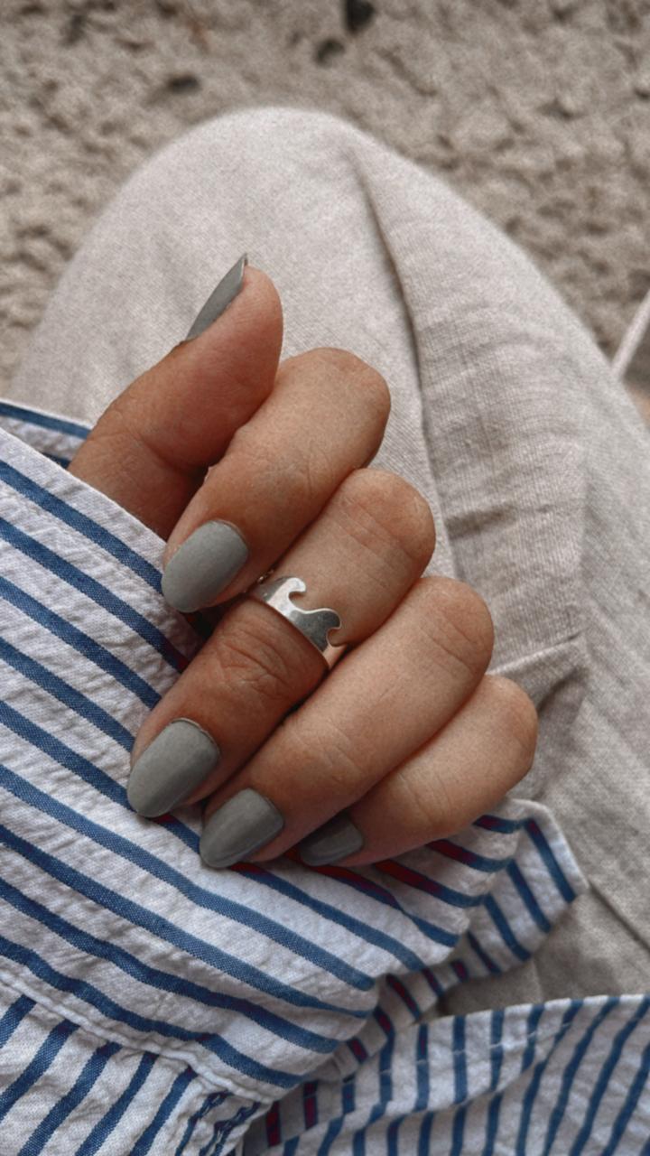 Wavy adjustable silver ring for mid or little finger