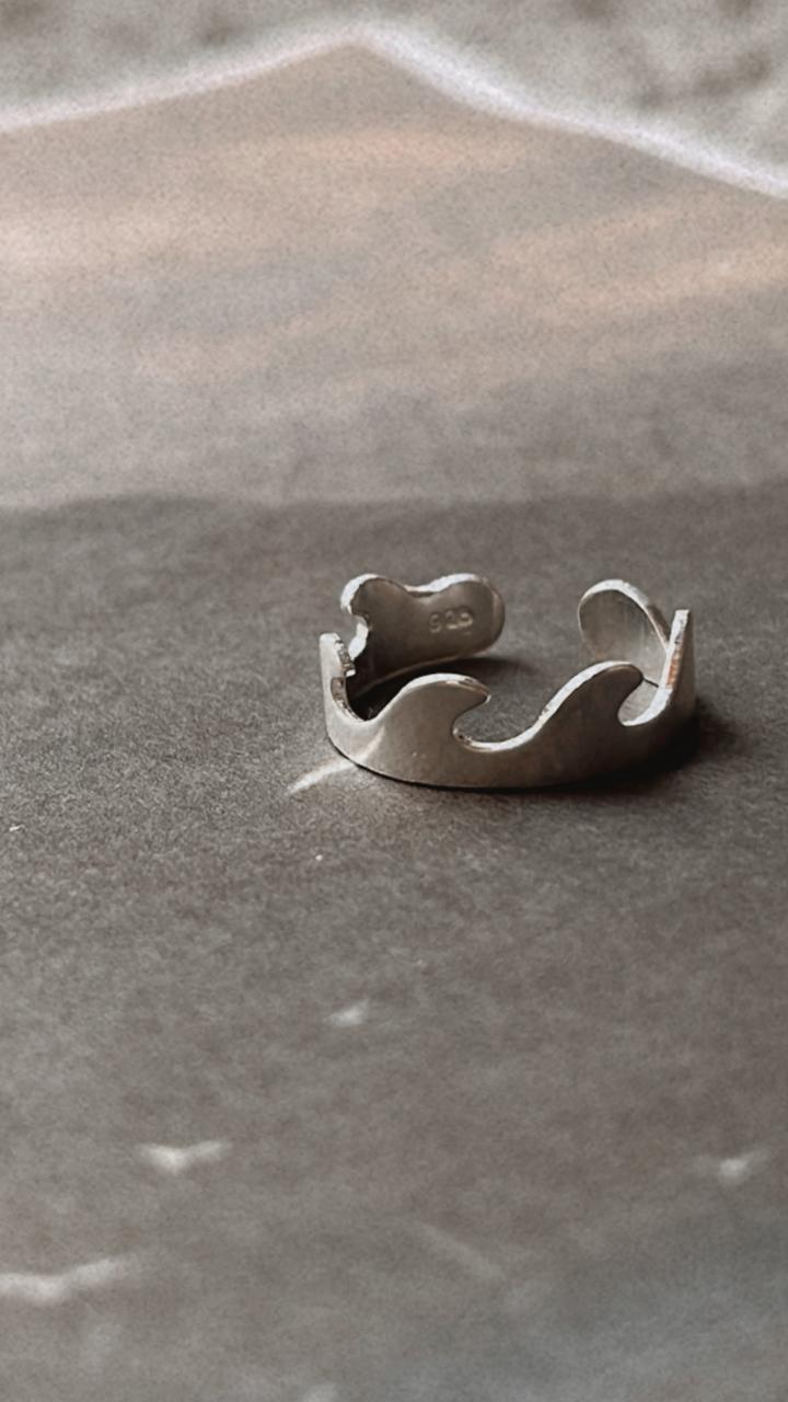 Sterling silver wavy ring for mid or little finger