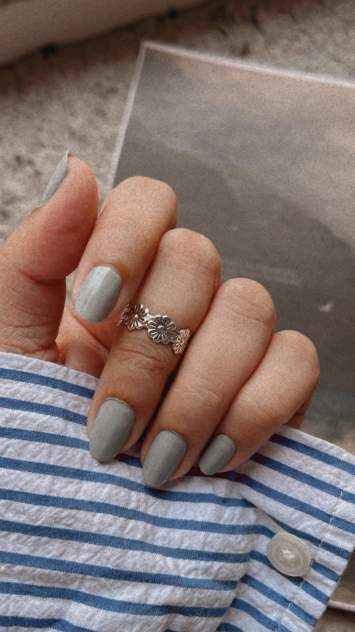 Flower Design Silver Ring for Middle or Little Finger