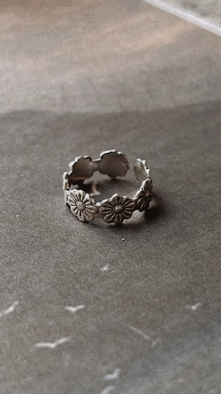 Elegant Flower Silver Ring for Mid or Little Finger