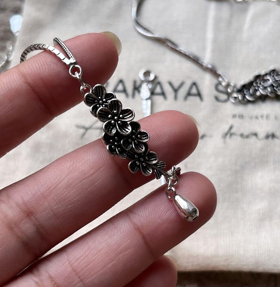 Handcrafted floral drop silver anklet with graceful, blooming flower motifs