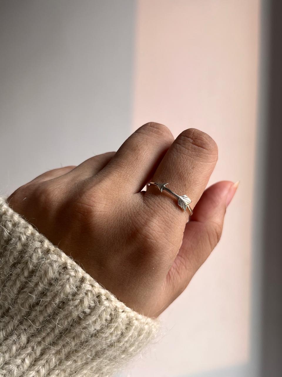 Stylish arrow band silver ring with a sleek design.