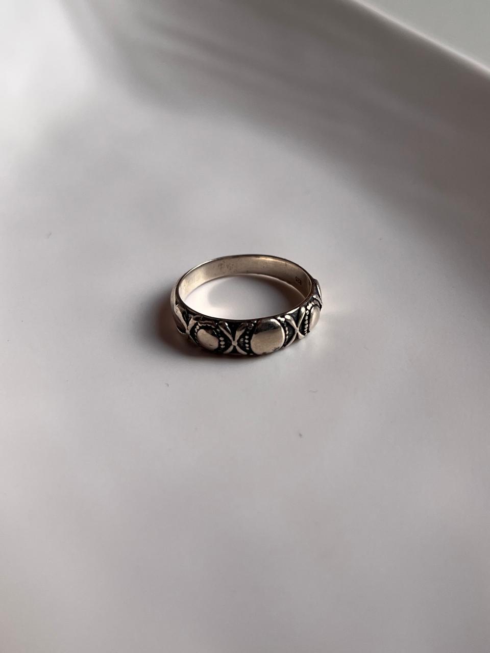 Elegant tribal Rawa dot design silver band ring