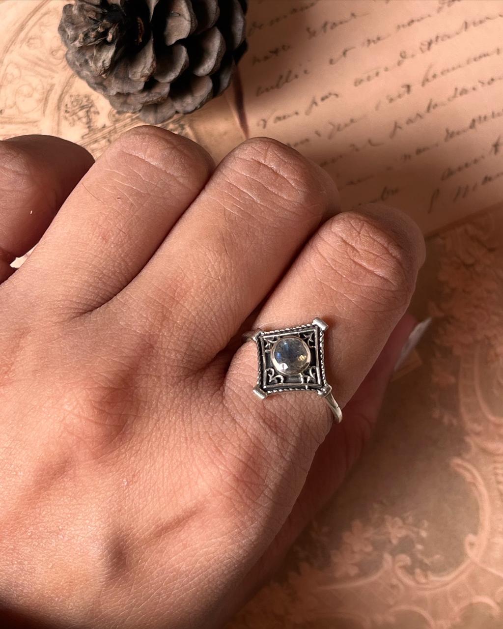 Labradorite Antique Boho Silver Ring with Unique Design
