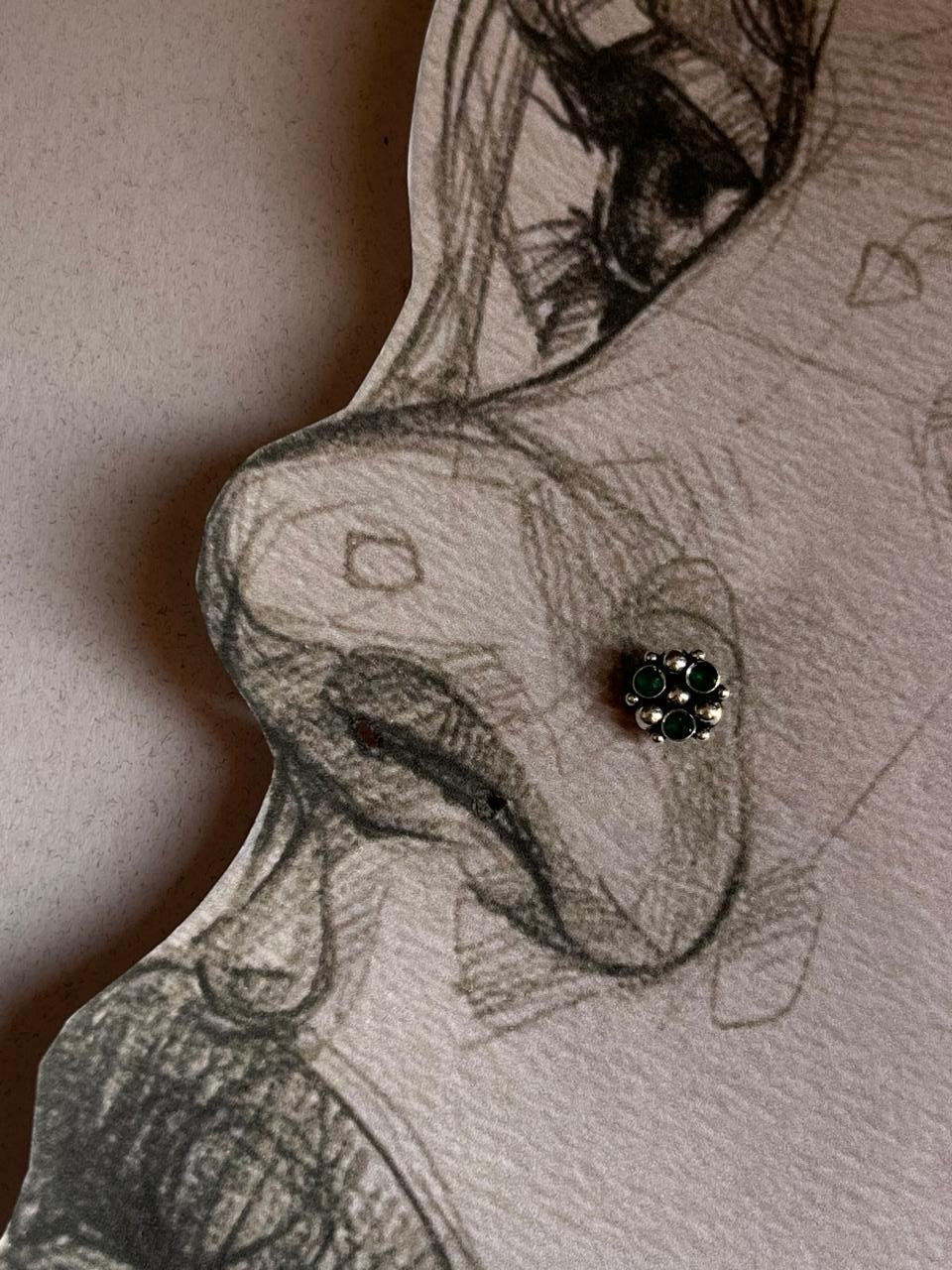 Green CZ stone tribal rawa silver nose pin with wired back