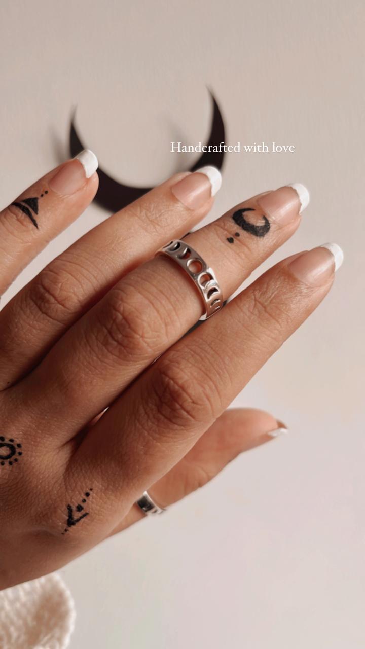 Elegant 925 silver couple ring with moon phases pattern