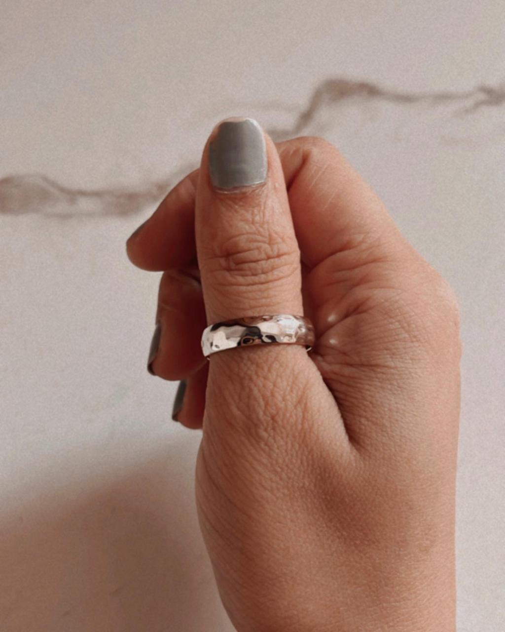 Elegant hammered thick band ring in 925 sterling silver