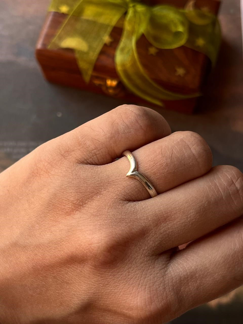 Layering V ring in 925 silver with minimalist design