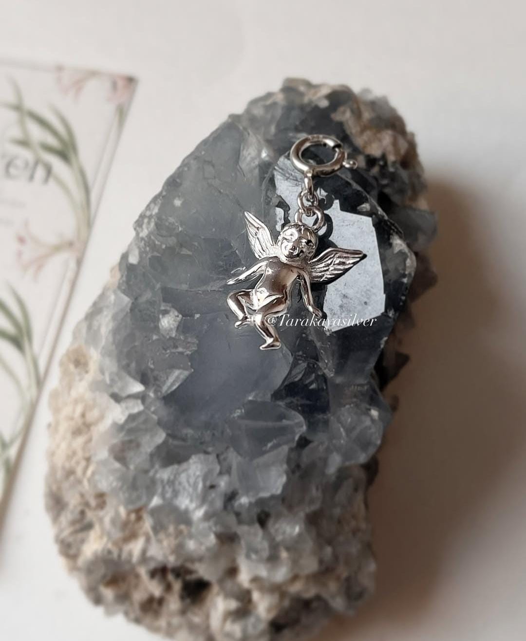Elegant cherub angel charm in high-quality 925 silver