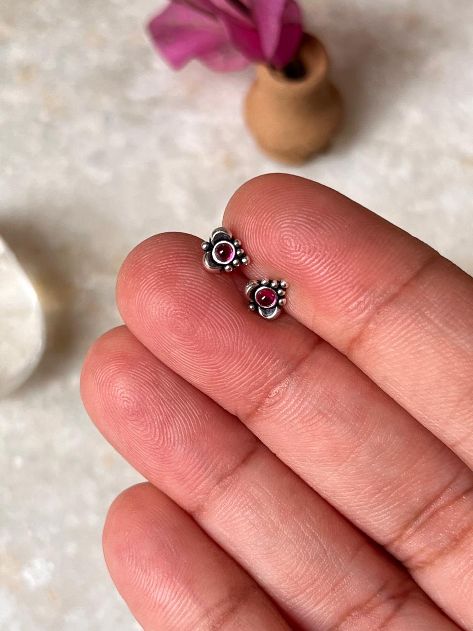 925 silver leaf-shaped stud earrings with pink cubic zirconia