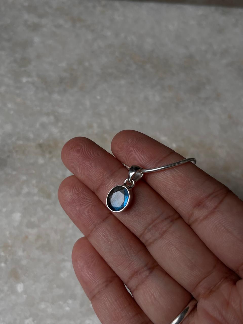 925 Sterling Silver Pendant with Oval Labradorite Stone