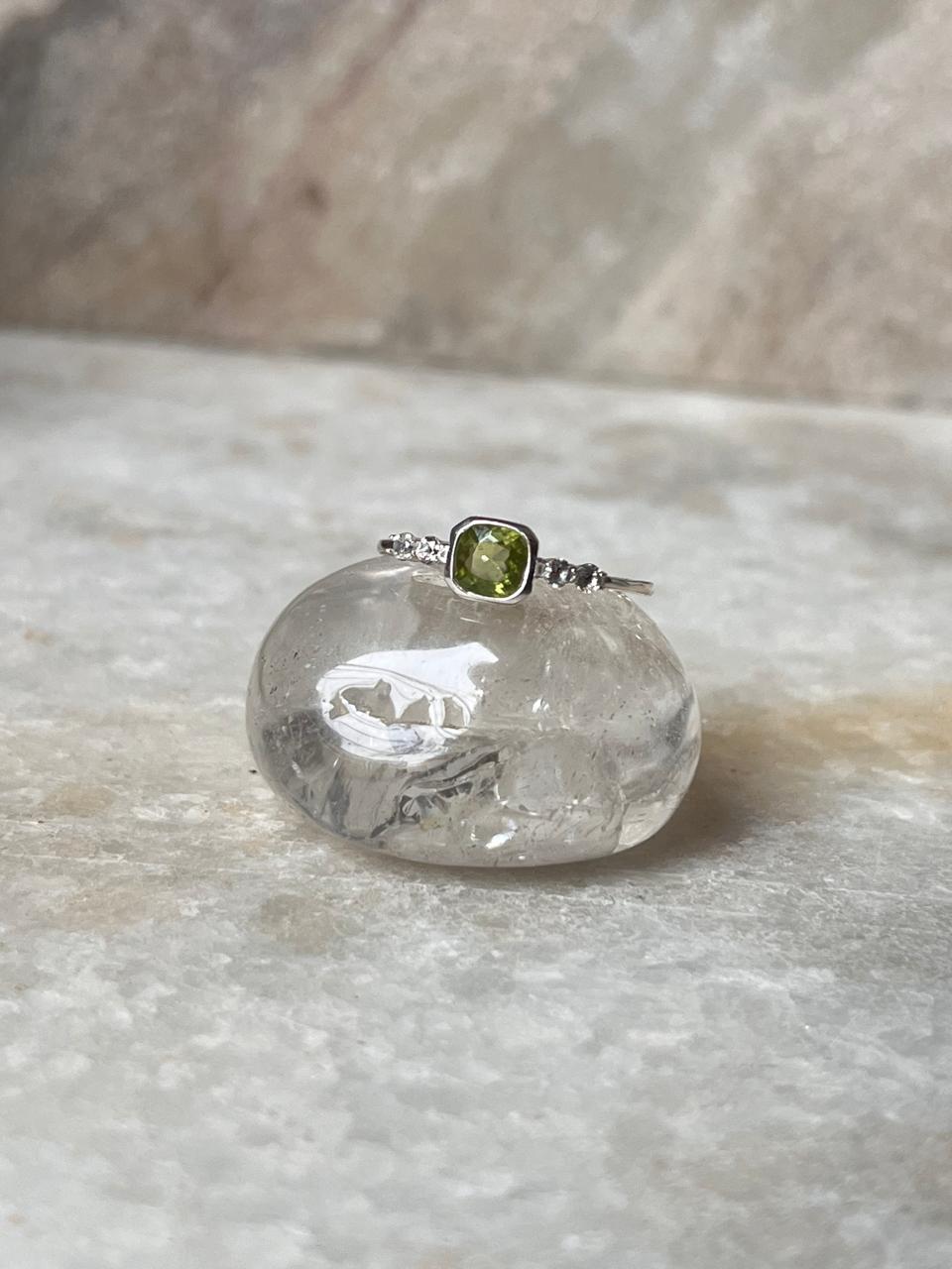 Peridot & White Topaz Band 925 Sterling Silver Ring
