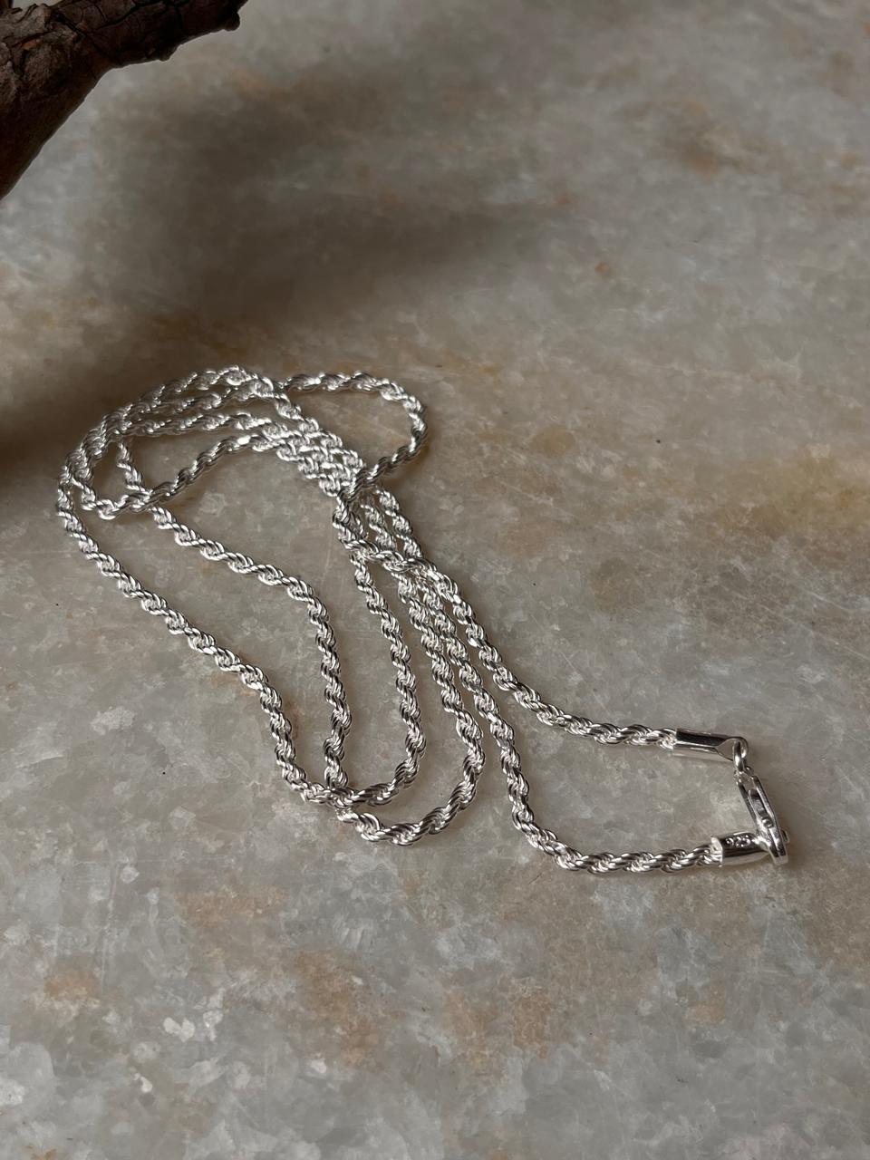 Interlinked silver rope design chain necklace