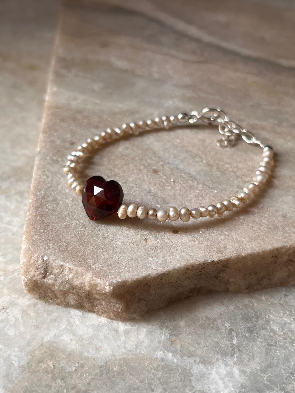 Freshwater pearl and garnet gemstone silver bracelet