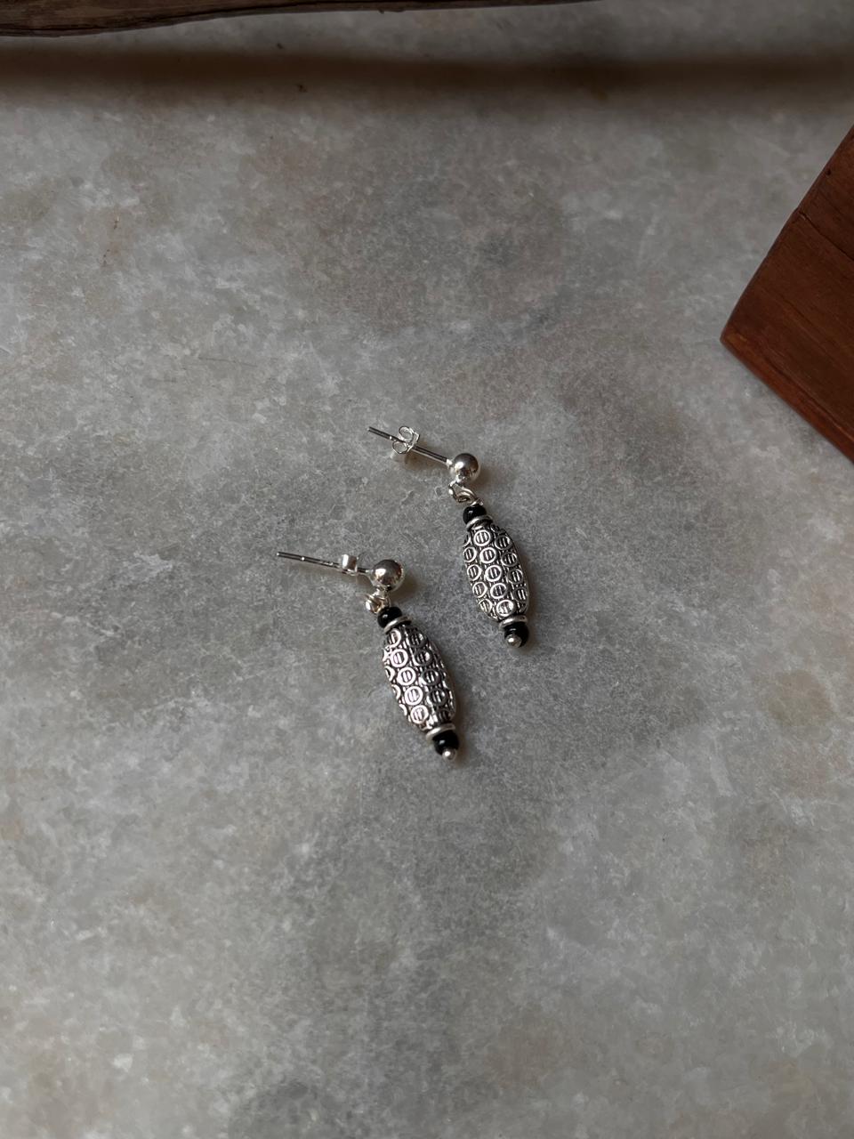 925 silver stud earrings with black beads