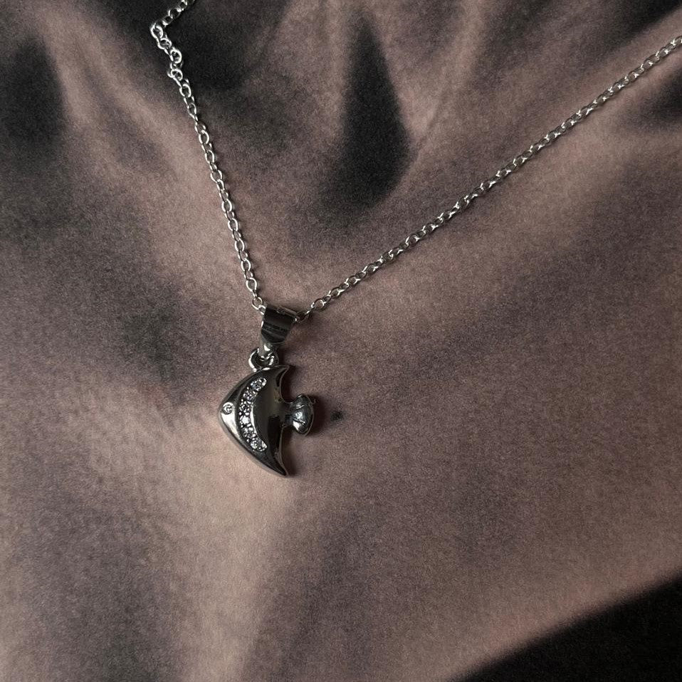 Sophisticated Fish 8 silver necklace with graceful, ocean-inspired charm