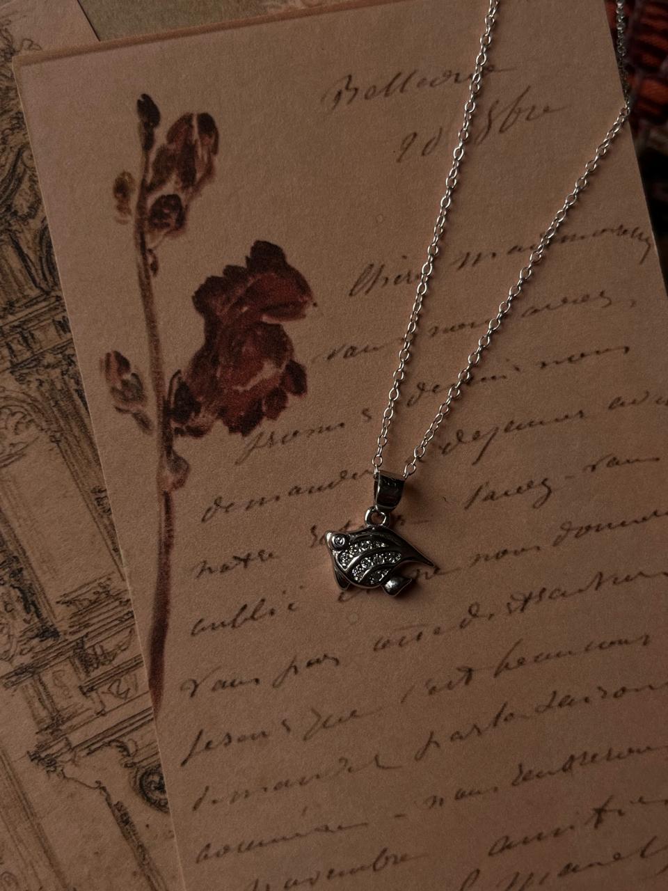 Sophisticated Fish 7 silver necklace with graceful fish-shaped charm