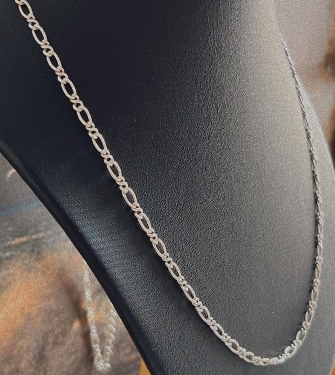 Charming Figaro neck silver chain with a classic and versatile design