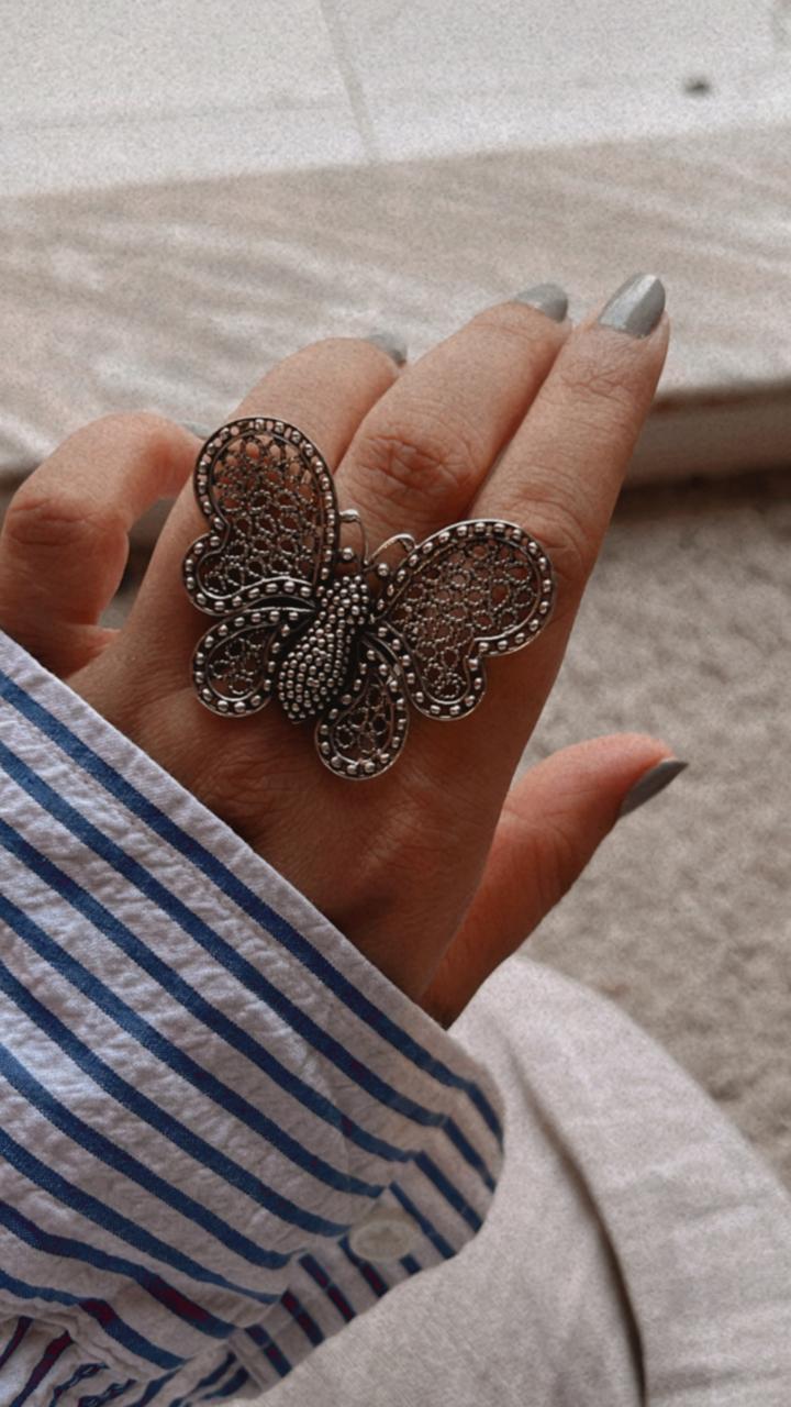 Bold silver 925 ring featuring a large butterfly design with delicate filigree.