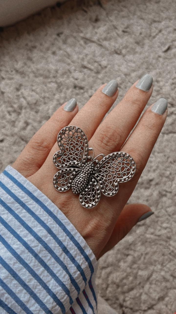 Beautiful handcrafted butterfly silver ring with filigree detailing.