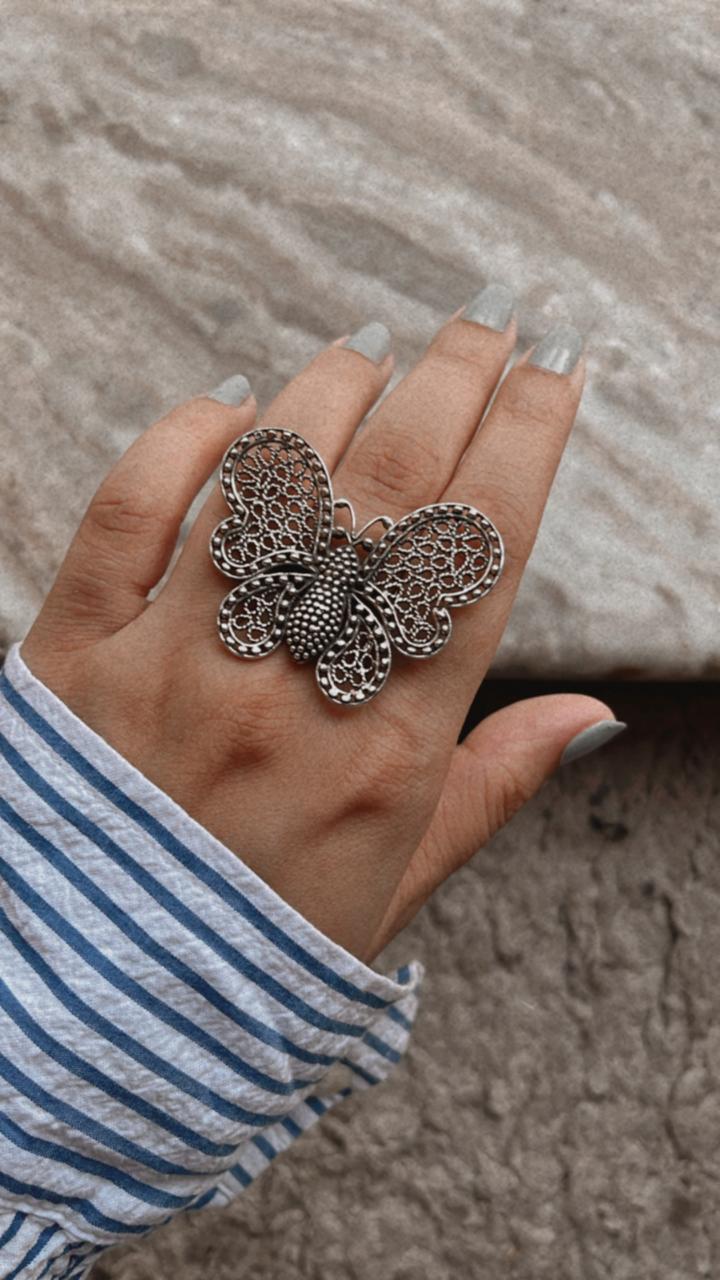 Exquisite butterfly design silver ring featuring detailed filigree work.