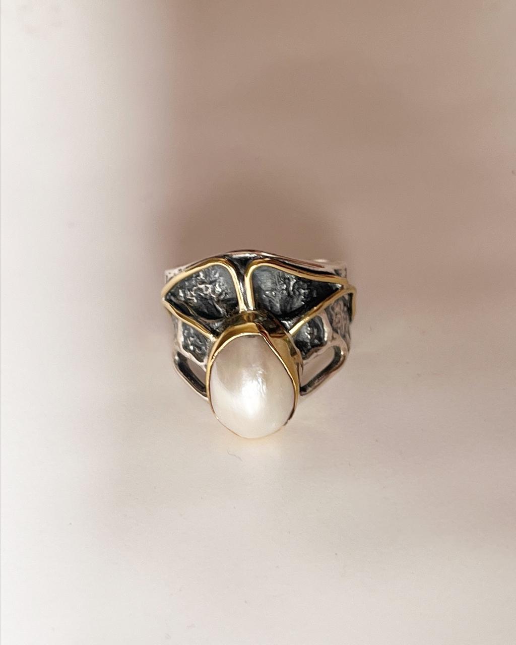 Rustic 2 silver ring featuring a unique Baroque pearl.