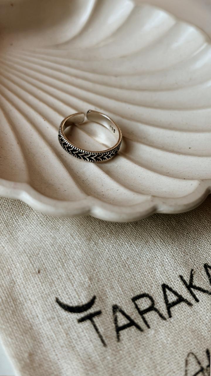 Sterling Silver V Engraved Ring for Mid or Little Finger