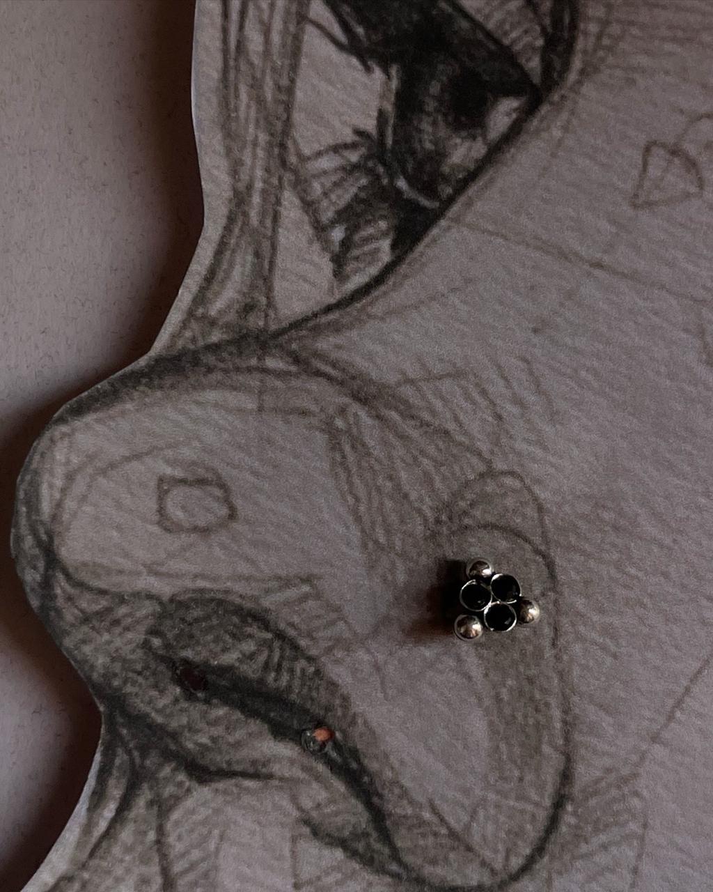 925 sterling silver nose pin with black CZ gemstone and tribal rawa pattern