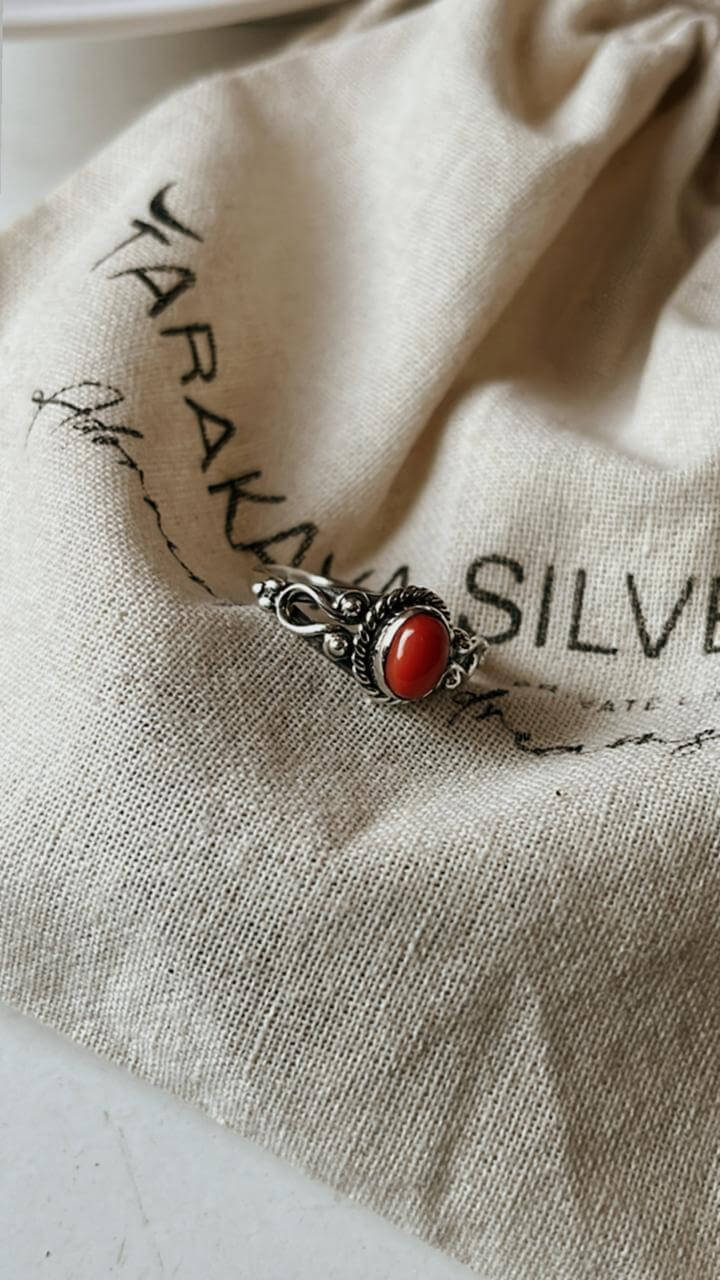 925 Sterling Silver Ring with Oval Coral Gemstone