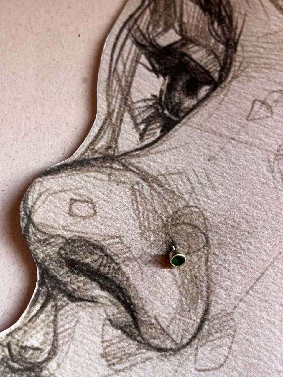 Simple and secure screw back silver nose pin with green CZ