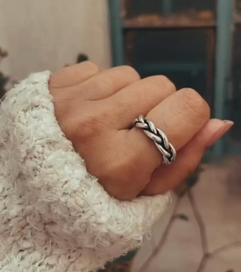 Handcrafted adjustable silver 925 ring with twisted braided pattern