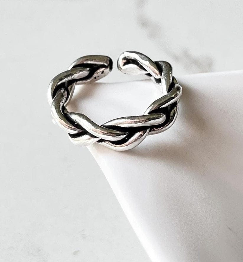 Elegant handcrafted silver 925 ring featuring a chunky twist braided design