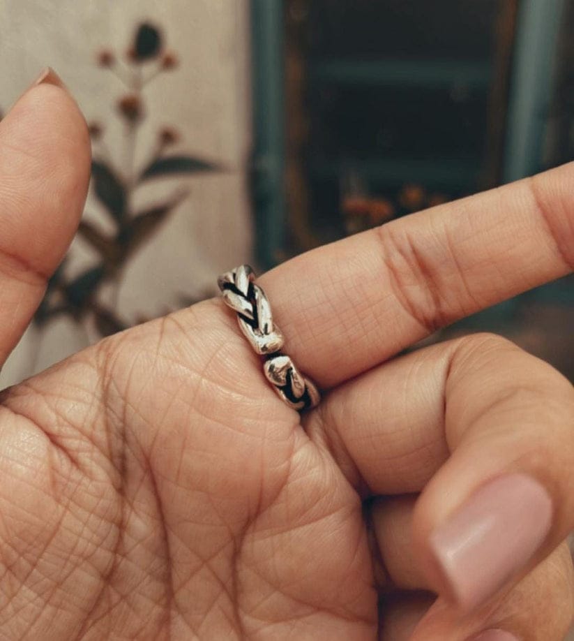 Chunky silver 925 ring with adjustable band and braided twist design