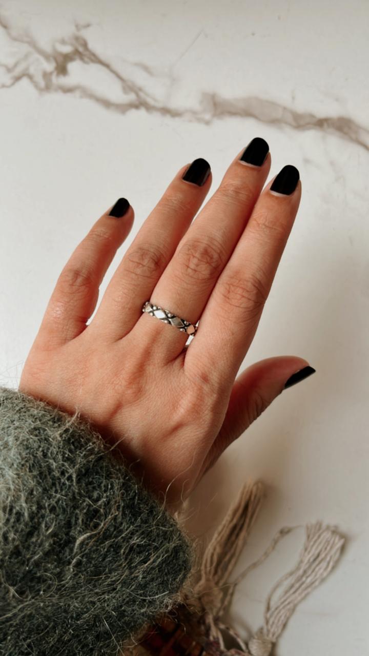 Charming tribal Rawa design silver band ring
