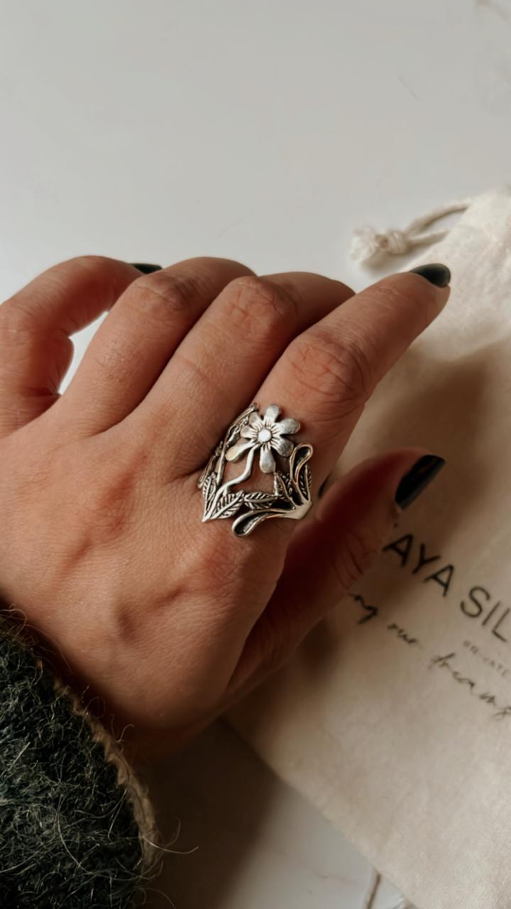Exquisite chunky silver ring featuring a detailed floral garden motif.