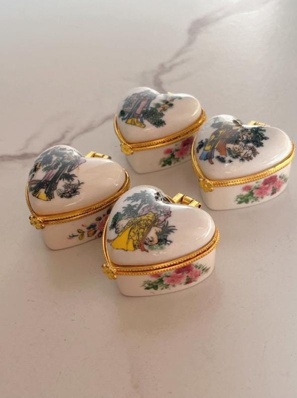 Decorative Vintage Mini Heart Box in Porcelain