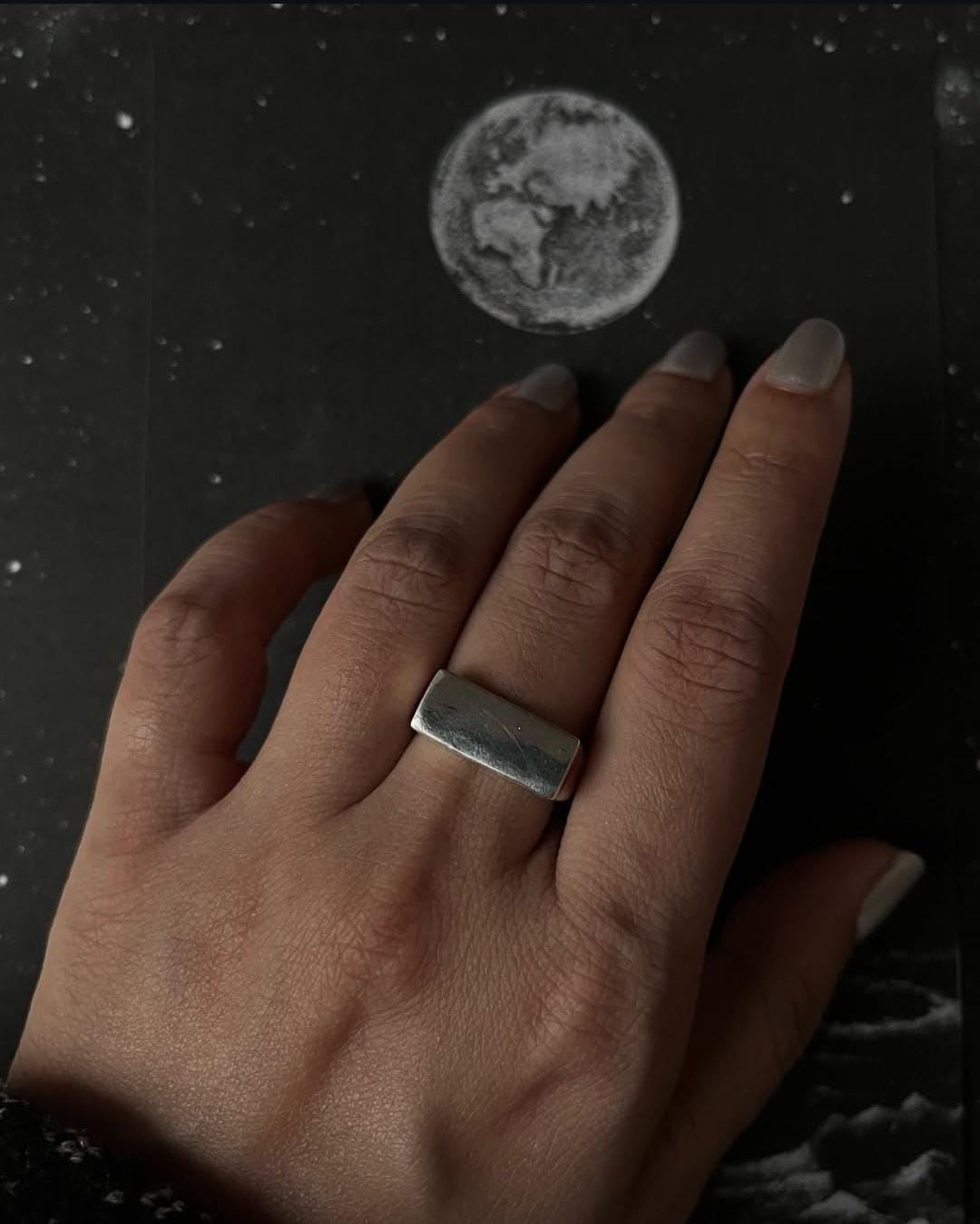 Elegant Plain 925 Silver Signet Ring for Timeless Fashion