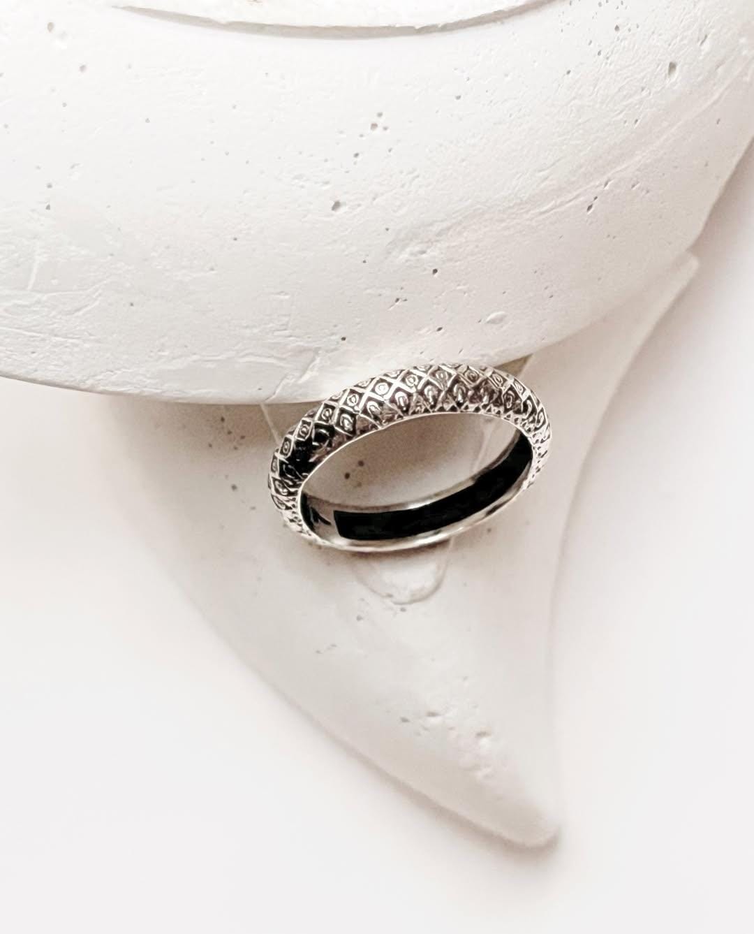 Stylish Snake Aura Band 925 Silver Ring for Statement Style