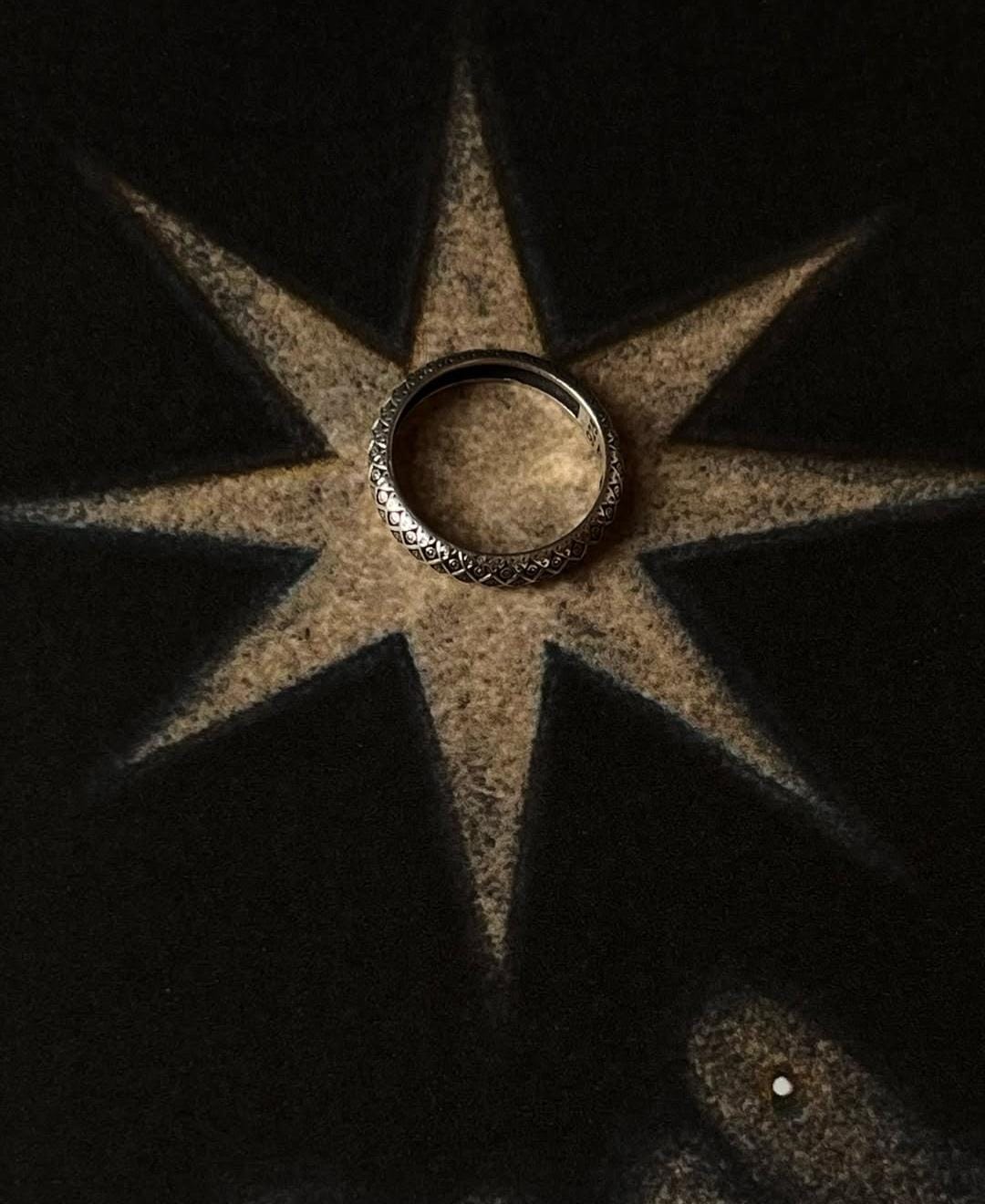 Snake-Inspired Aura Band 925 Silver Ring for Fashionable Wear