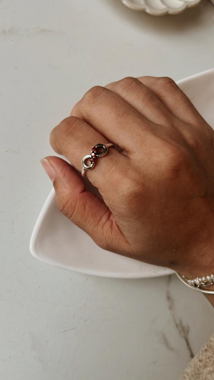 925 Sterling Silver Ring Featuring Garnet and Infinity Design