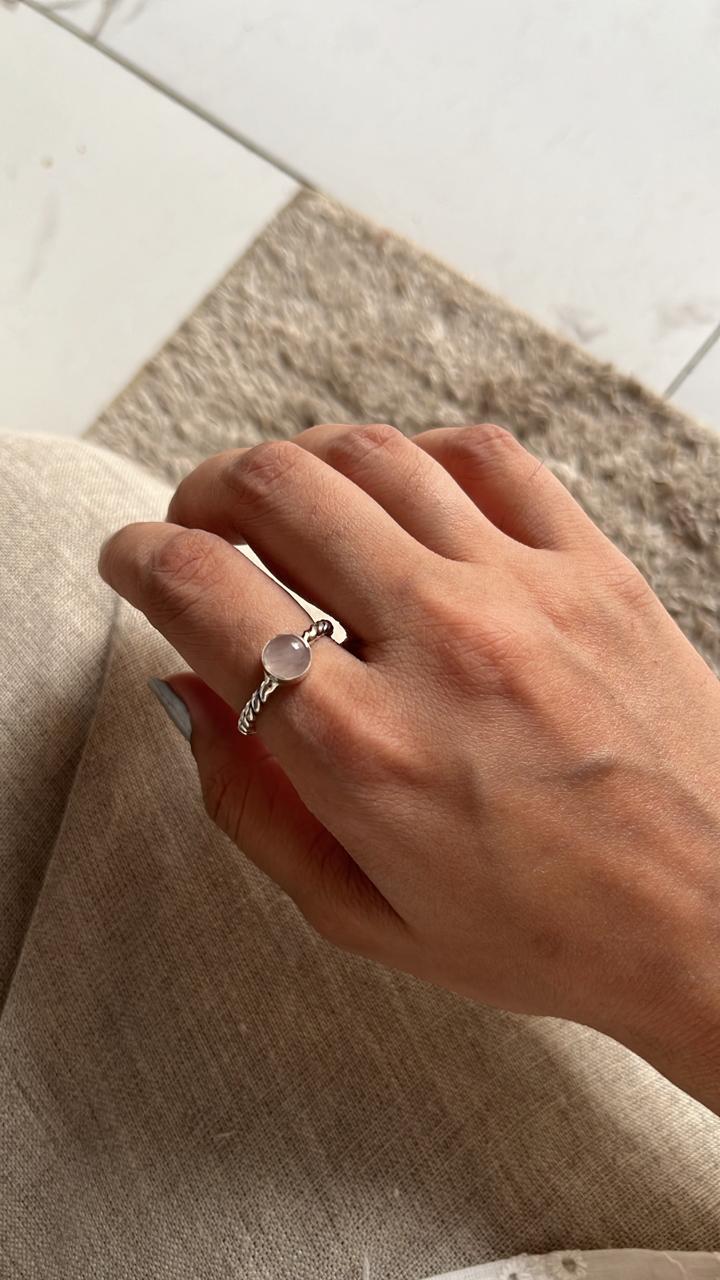 Timeless rose quartz silver ring with twisted rope band