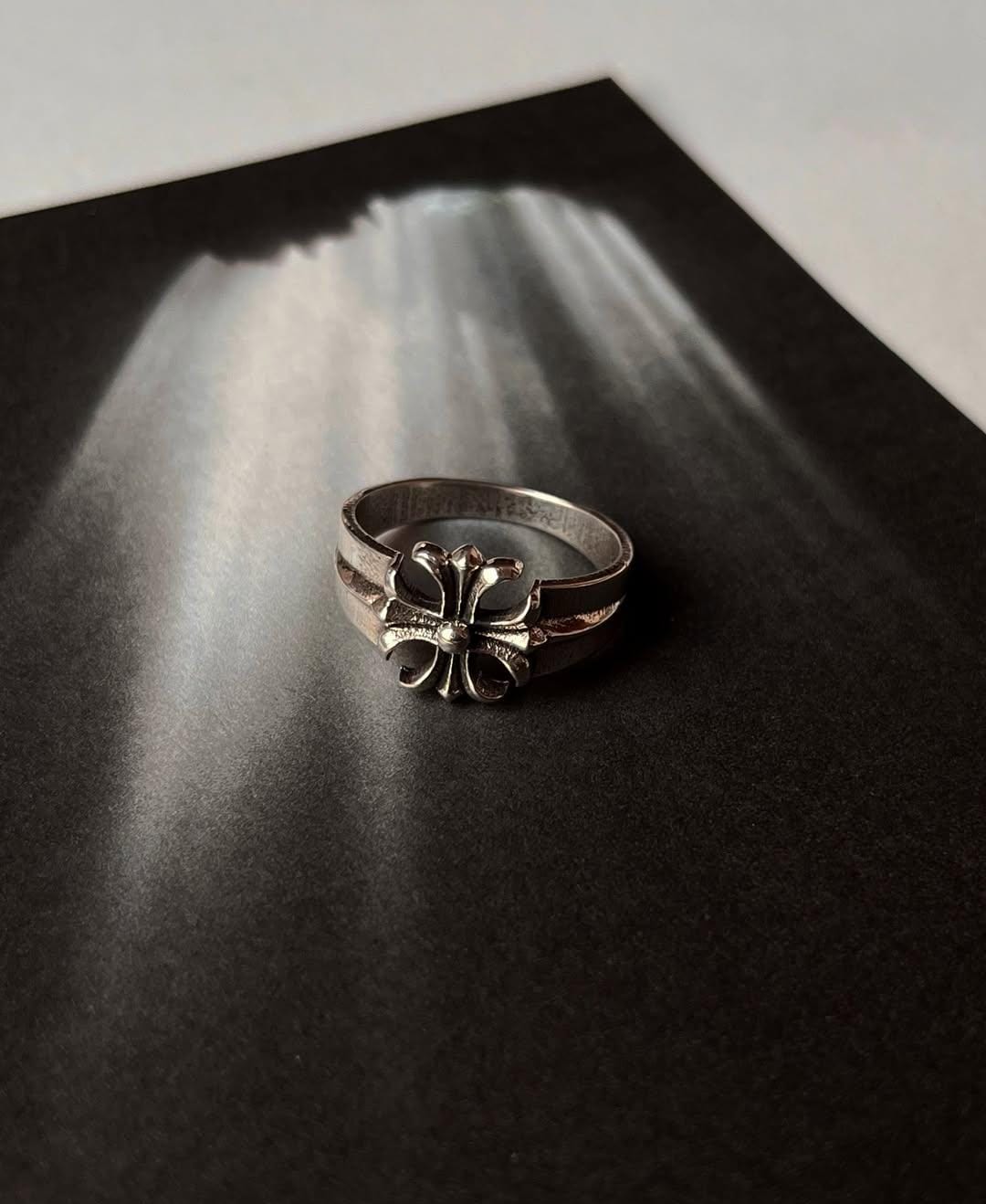 Elegant Fleur De Lis Ring in 925 Silver