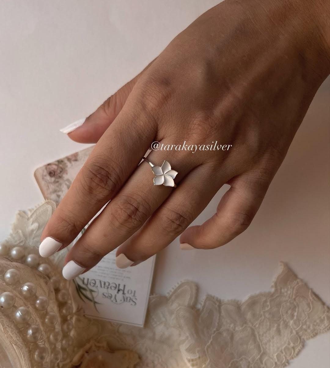 Delicate white enamel flower ring in 925 silver