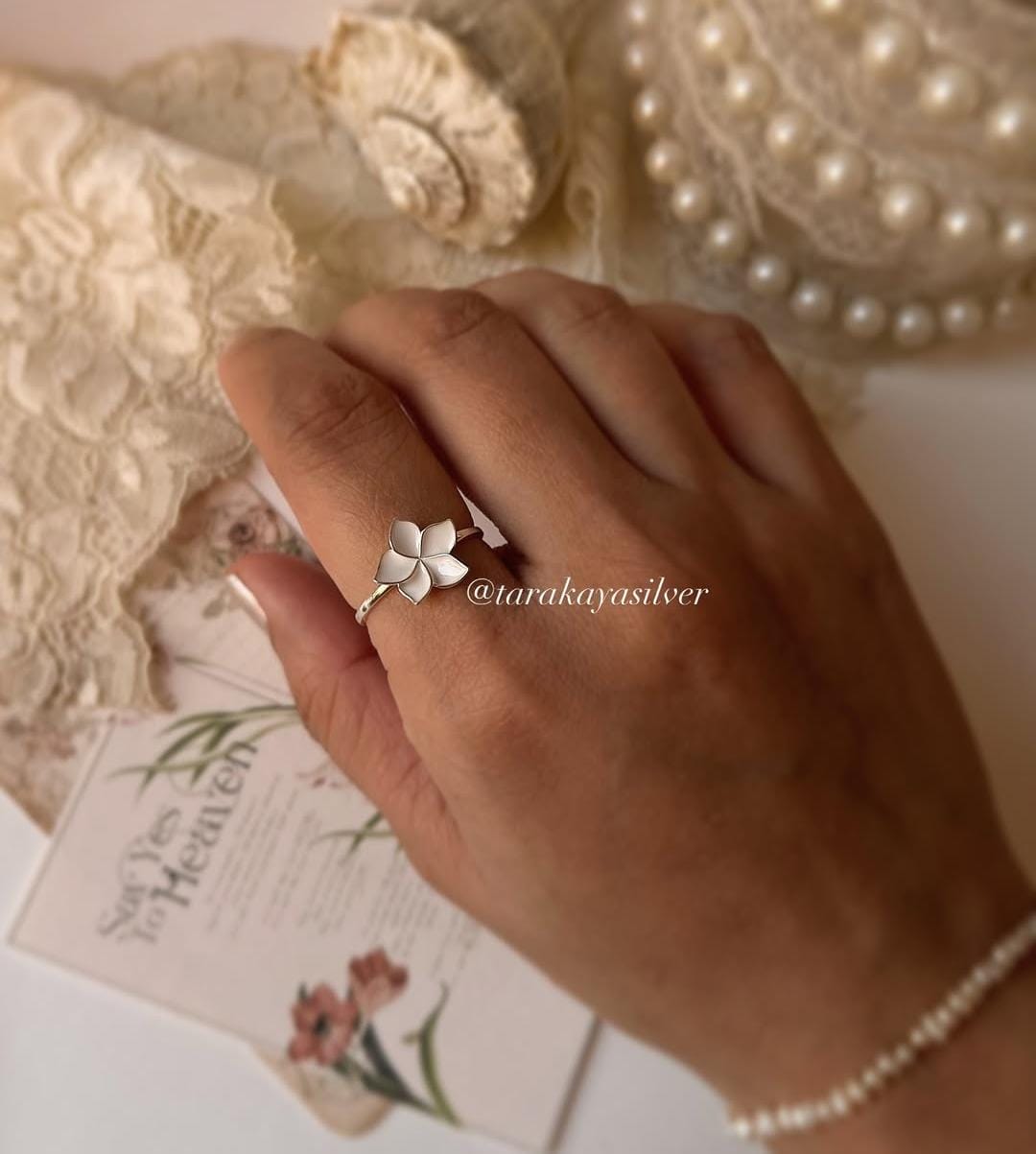 Delicate white enamel flower ring in 925 silver