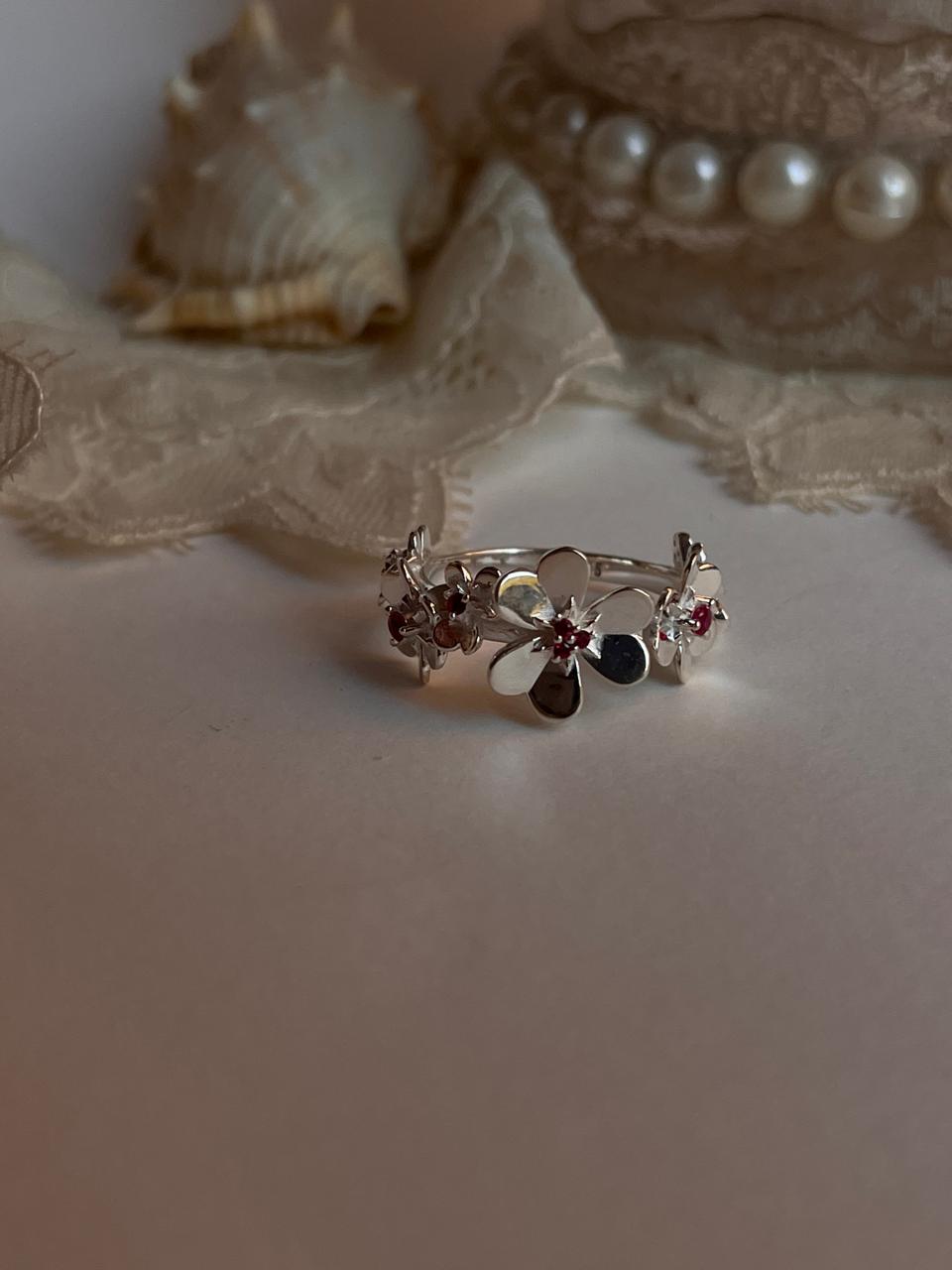 Statement ruby ring with lab-grown flowers in adjustable 925 silver band