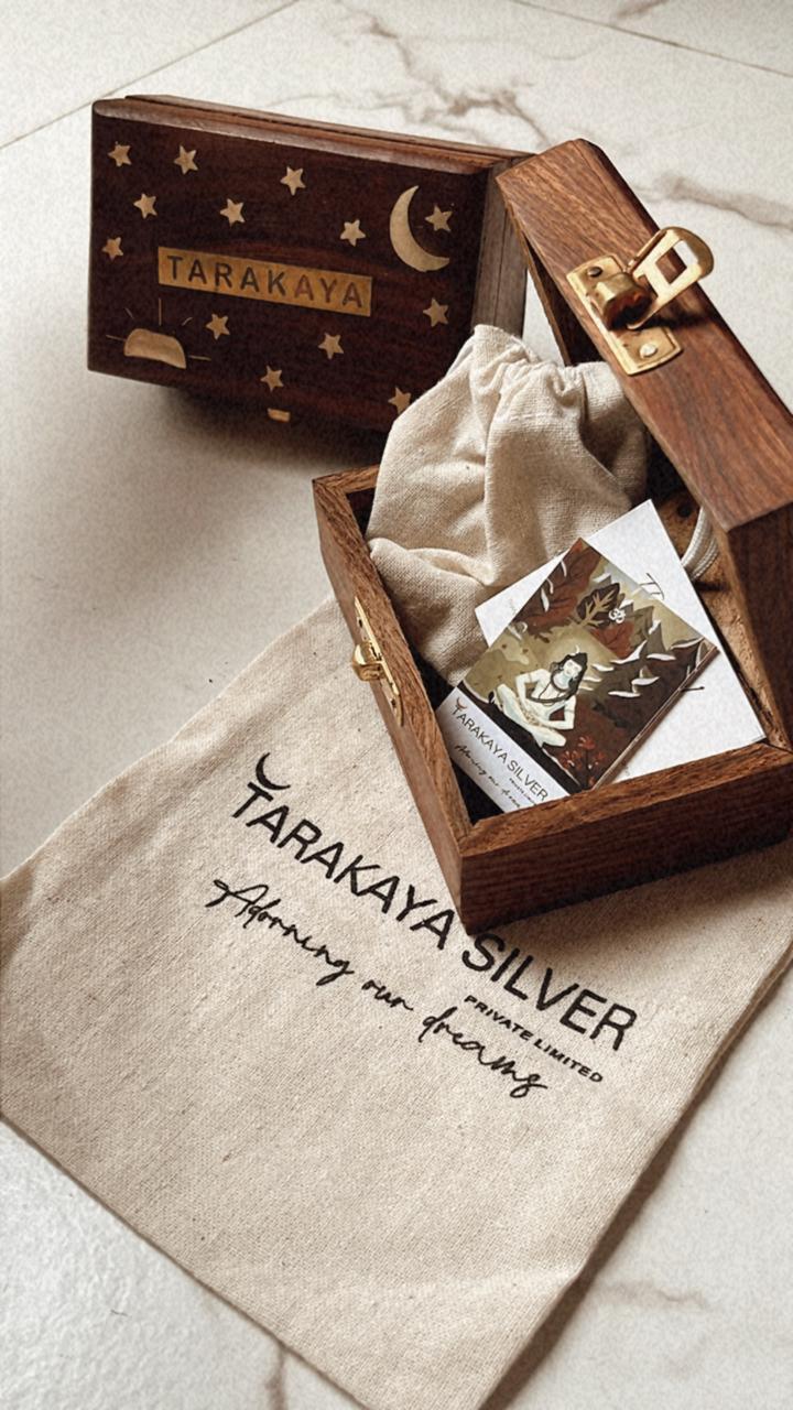 Wooden packing box for shipping goods