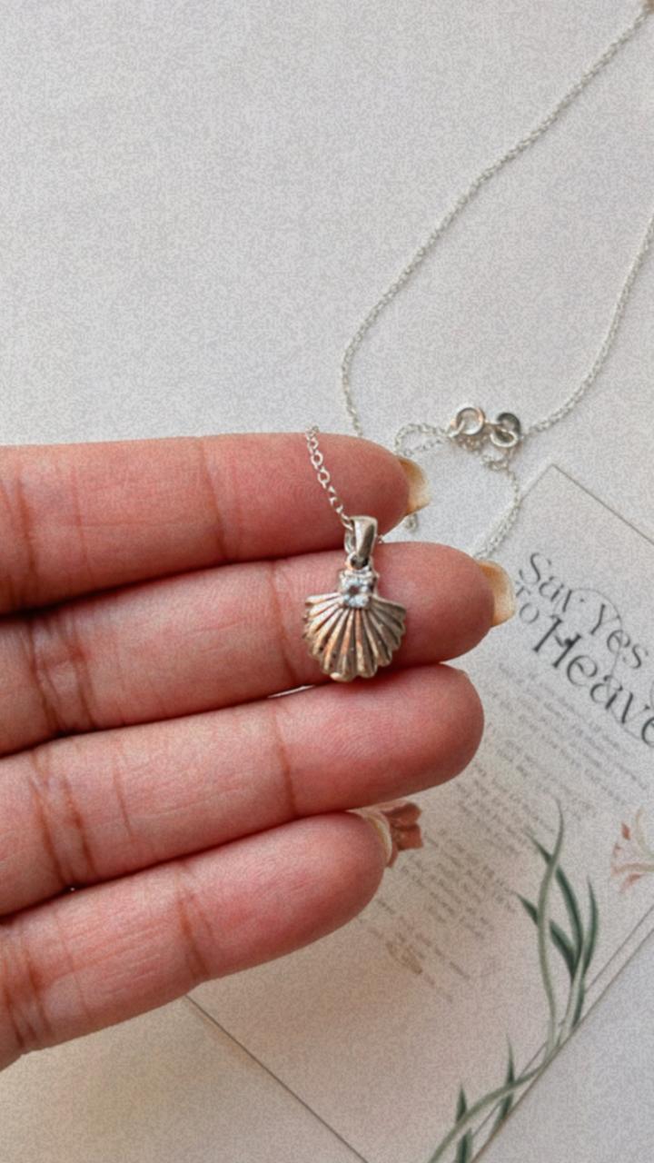 Blue topaz Sea Shell 925 Sterling Silver Necklace